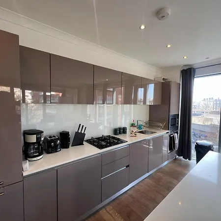 Sleek 3-bedroom Flat With Lift & Wi-fi In Southwark, Borough Near The Shard *
