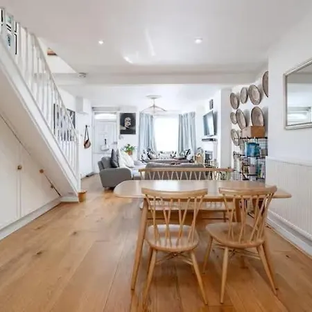 Charming In Shepherds Bush