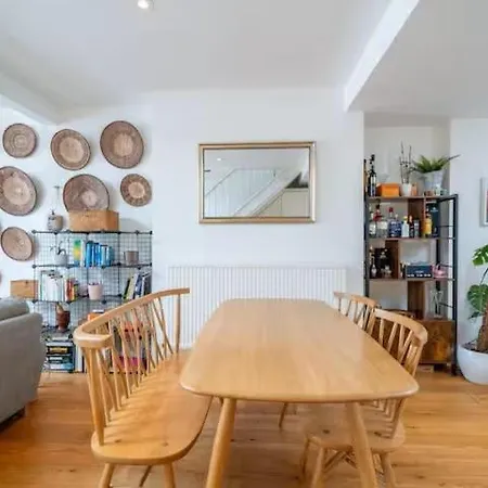 Charming In Shepherds Bush Holiday home *