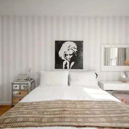 Charming In Shepherds Bush Holiday home *