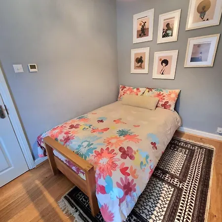 Charming In Shepherds Bush London
