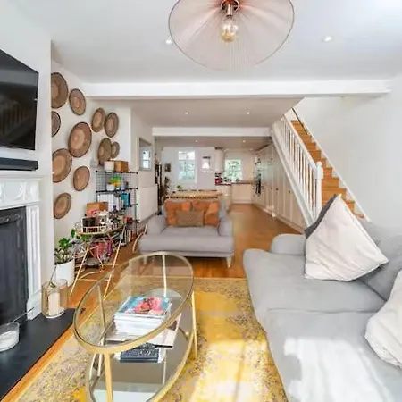 Charming In Shepherds Bush