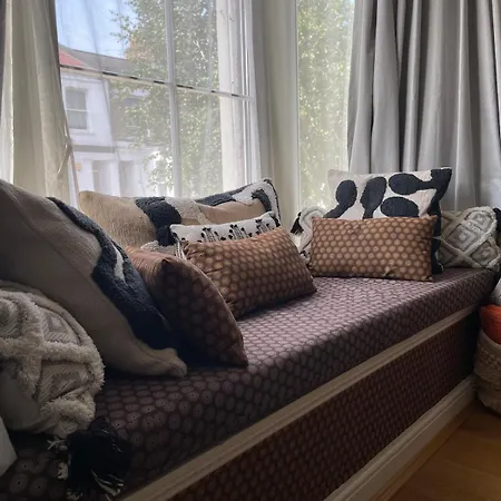 Charming In Shepherds Bush London