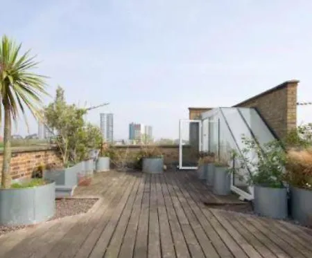 Apartment Amazing 2-bed Flat With Roof Terrace
