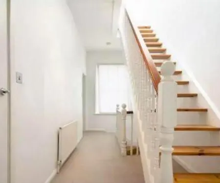 Amazing 2-bed Flat With Roof Terrace Apartment *
