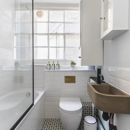 Chic Flat Near Buckingham Palace & Victoria Station Apartment London