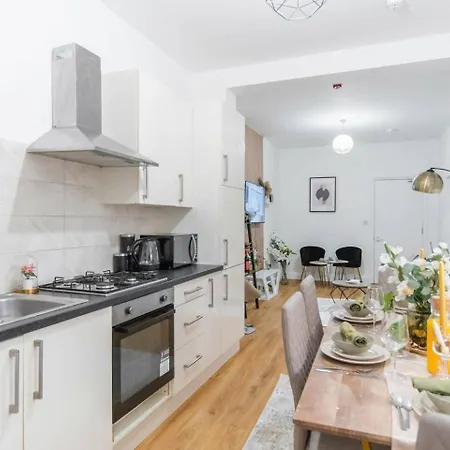 Charming London Flat Near Wembley Parks & Garden 公寓