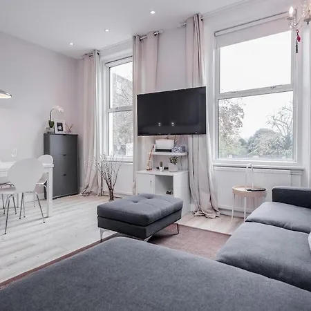 Bright 2-bedroom Flat In Chelsea