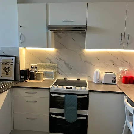 Amazing Location 2 Bed Swiss