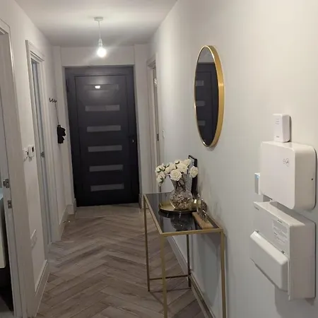 アパート Wimbledon Tennis 15 Mins Drv Modern & Stylish 3Bed Apt Family Haven Garden-Parking! *