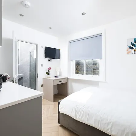 Charmstay Kensington Olympia * London