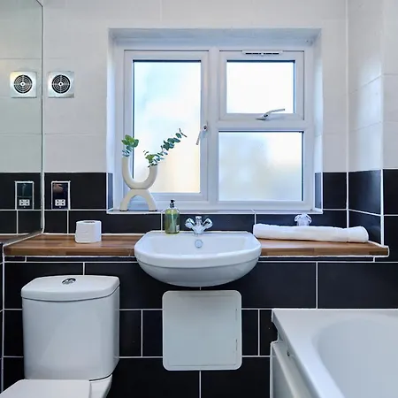 Appartement The Kennington Park Retreat - Inviting 2bdr Londen