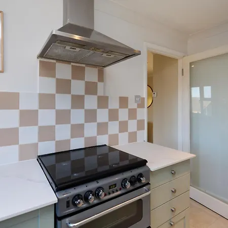 The Kennington Park Retreat - Inviting 2bdr Londen