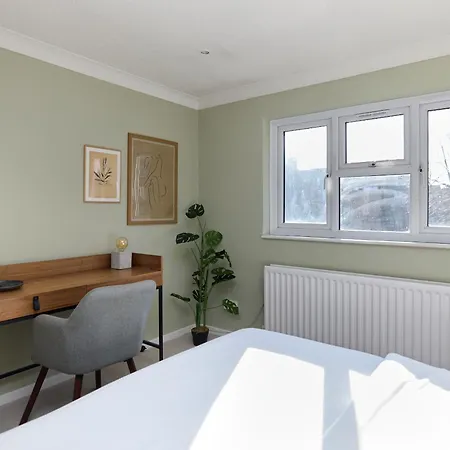 Appartement The Kennington Park Retreat - Inviting 2bdr Londen