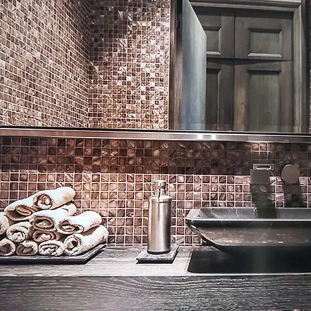 Modern With An Enviable Address Apartment London