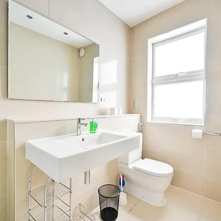 Lovely 4 Bedrooms Entire House In Hammersmith London