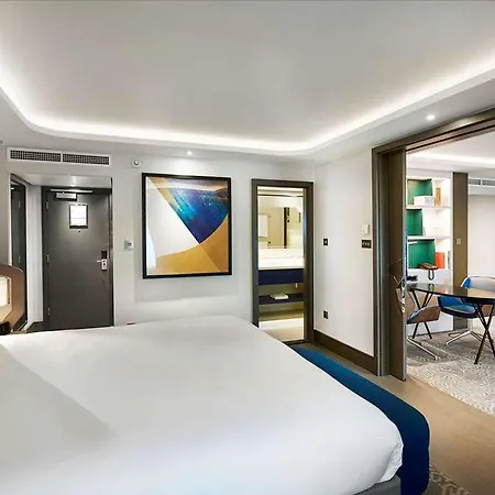 Hilton London Heathrow Airport Hotel 4*
