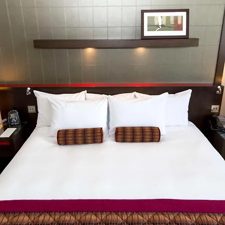 Hotel Hilton Canary Wharf 4*