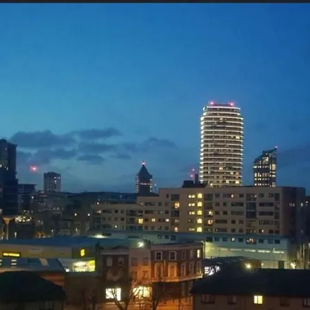 Incredible 3br Battersea Flat & Spectacular View * 런던