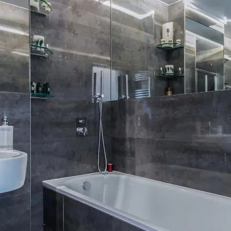 아파트 Incredible 3br Battersea Flat & Spectacular View 런던
