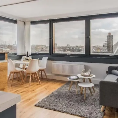 아파트 Incredible 3br Battersea Flat & Spectacular View 런던