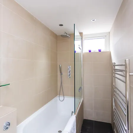 Spacious 3 Bedroom In Old Street * London