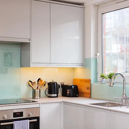 Spacious 3 Bedroom In Old Street