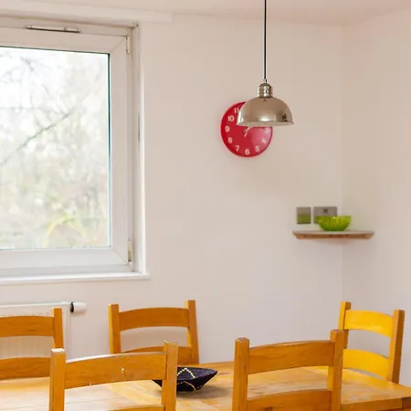 Spacious 3 Bedroom In Old Street Apartment