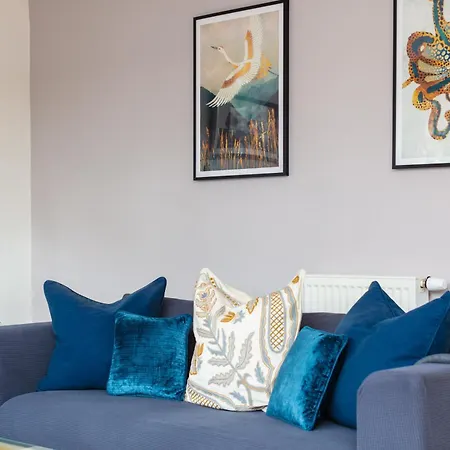 Spacious 3 Bedroom In Old Street Apartment *
