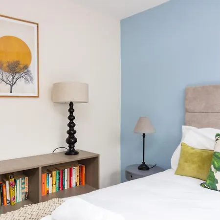 Apartment Spacious 3 Bedroom In Old Street *