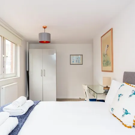 Apartment Spacious 3 Bedroom In Old Street London