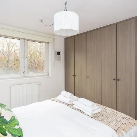 Spacious 3 Bedroom In Old Street