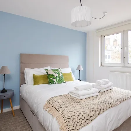 Spacious 3 Bedroom In Old Street