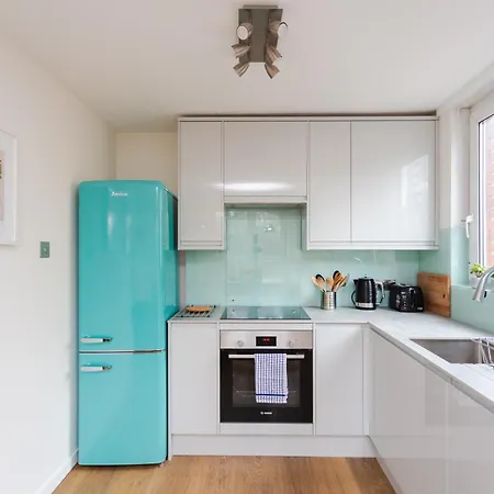 Spacious 3 Bedroom In Old Street London