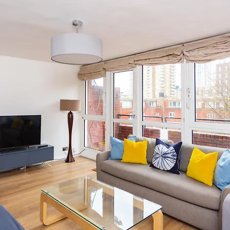 Spacious 3 Bedroom In Old Street
