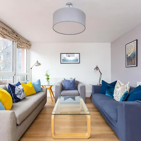 Spacious 3 Bedroom In Old Street * London