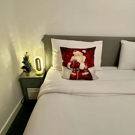 Apartamento 2 Bed 2 Bath - Free Parking - 3min Walk To The Train Station - 19min To Liverpool Street 5min To Victoria Line 1gb Broadband Super Fast Internet Ground Floor 100s Of Shops Restaurants Bakeries 24-hour Asda Superst