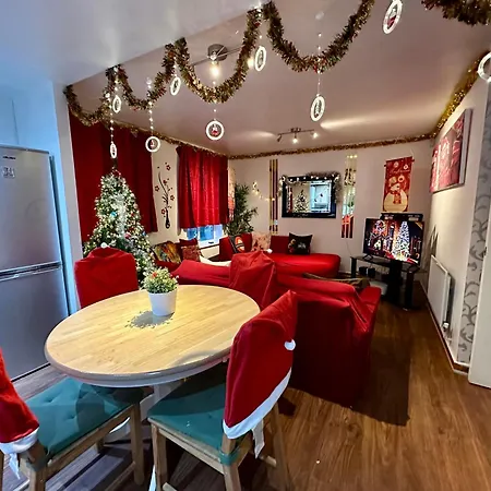 Apartamento 2 Bed 2 Bath - Free Parking - 3min Walk To The Train Station - 19min To Liverpool Street 5min To Victoria Line 1gb Broadband Super Fast Internet Ground Floor 100s Of Shops Restaurants Bakeries 24-hour Asda Superst