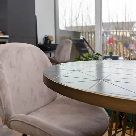 Tranquil & Stylish 1 Bedroom Flat With Private Balcony London