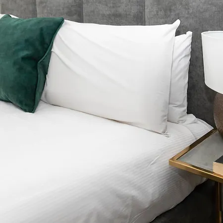 Tranquil & Stylish 1 Bedroom Flat With Private Balcony * London