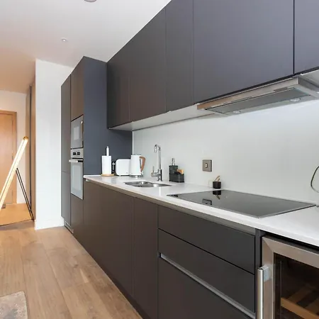 Tranquil & Stylish 1 Bedroom Flat With Private Balcony Apartment *