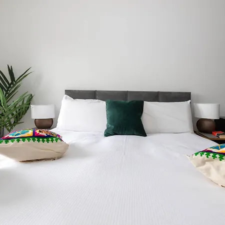 Apartment Tranquil & Stylish 1 Bedroom Flat With Private Balcony