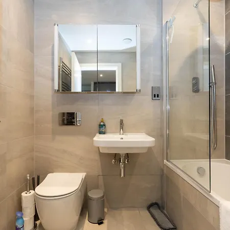 Tranquil & Stylish 1 Bedroom Flat With Private Balcony Apartment London