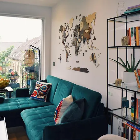 Tranquil & Stylish 1 Bedroom Flat With Private Balcony Apartment