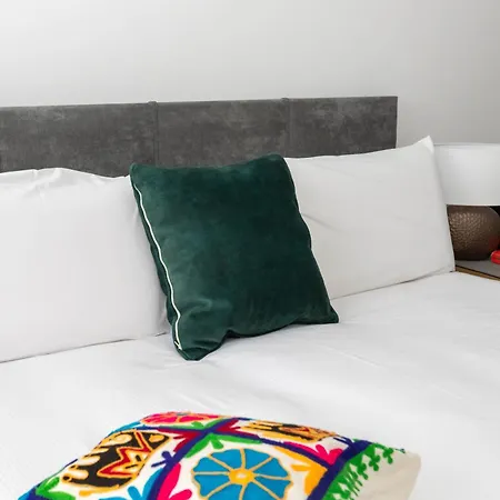 Apartment Tranquil & Stylish 1 Bedroom Flat With Private Balcony