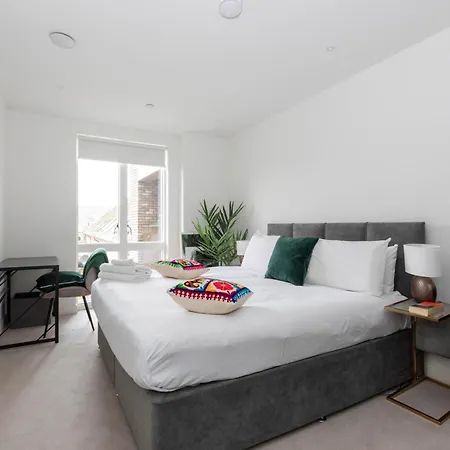 Tranquil & Stylish 1 Bedroom Flat With Private Balcony Apartment London