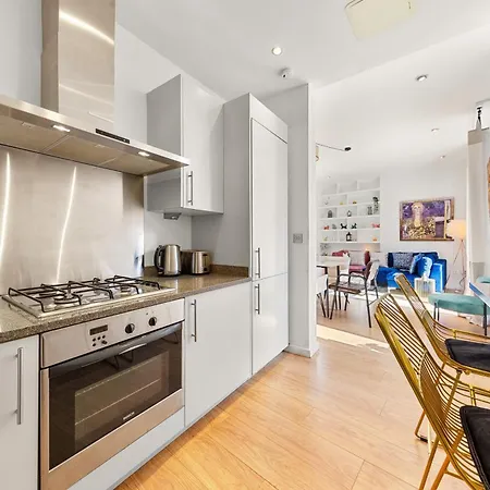 Designer Victorian Flat With Large Terrace