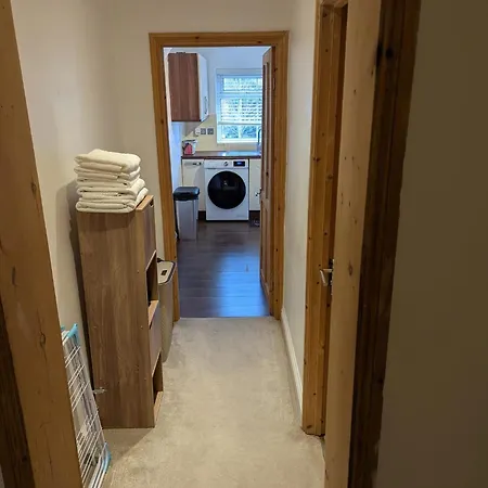 Fully-equipped Flat In The Of Londra