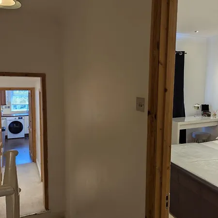 Fully-equipped Flat In The Of Londra