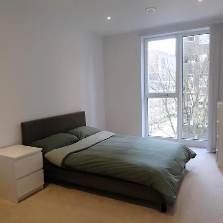 Luxury Near Tower Bridge, * London